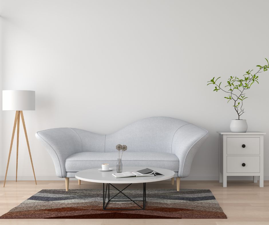 Un salon minimaliste avec un mobilier simple et élégant.